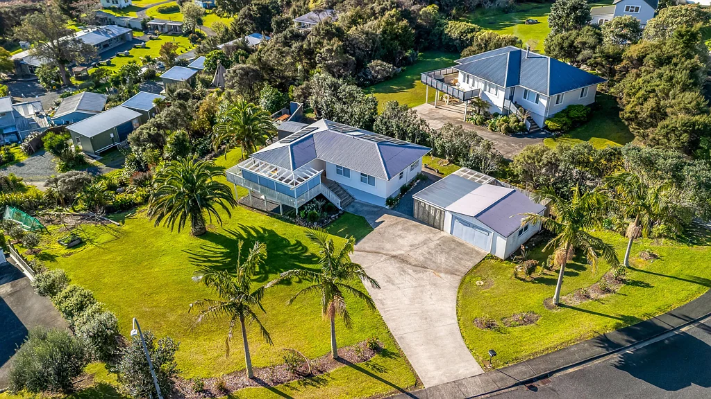 Russell 4chambre Stunning Coastal Home with Water Views in Russell
