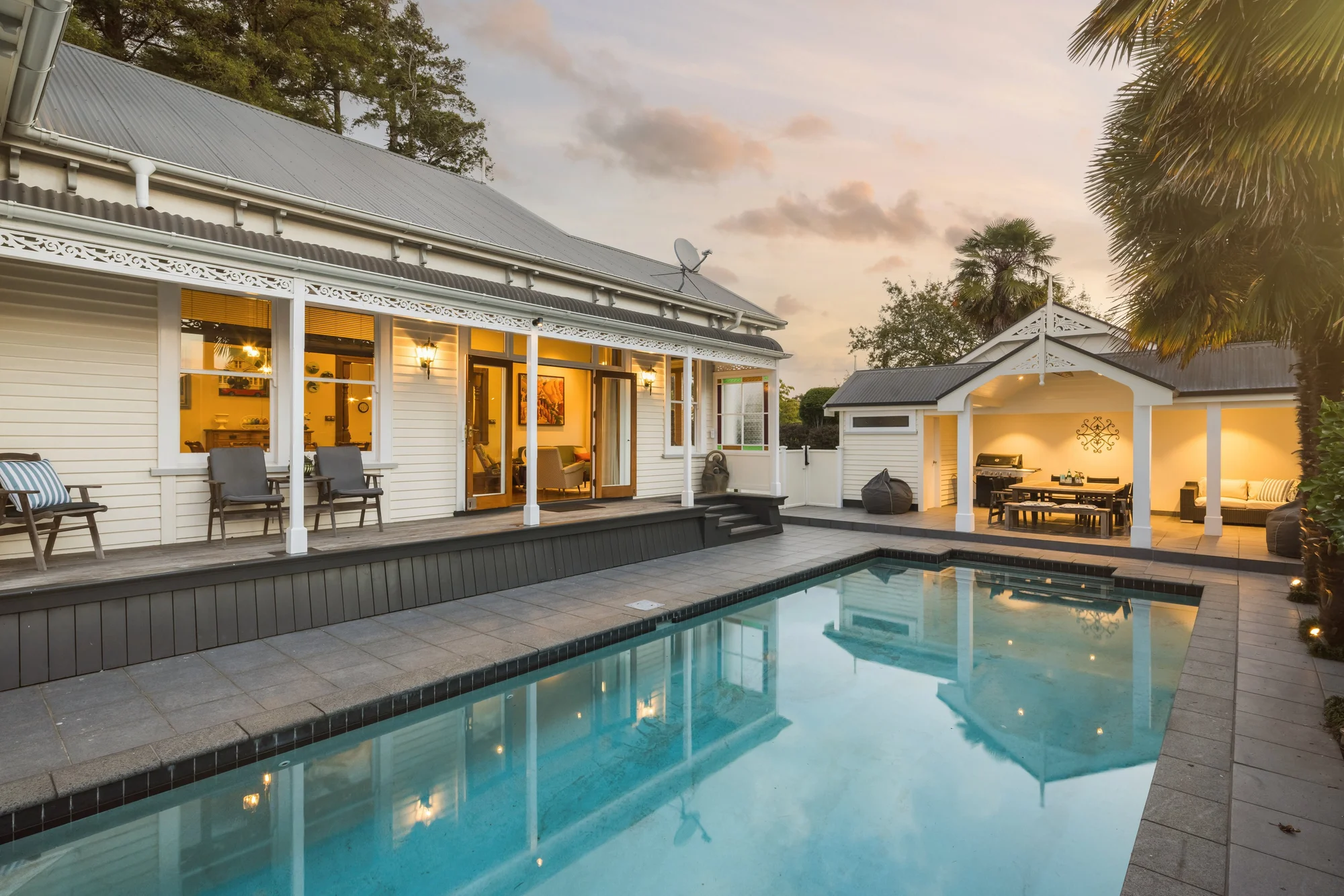Hamilton Lake 5 Slaapkamer A Landmark Opportunity, Iconic Hamilton Villa