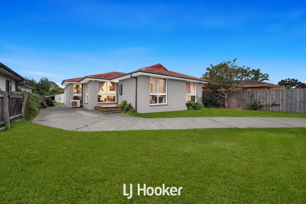 Dandenong North 4ห้องนอน Renovated Family Home on 604m² with Exciting Development Potential (STCA)