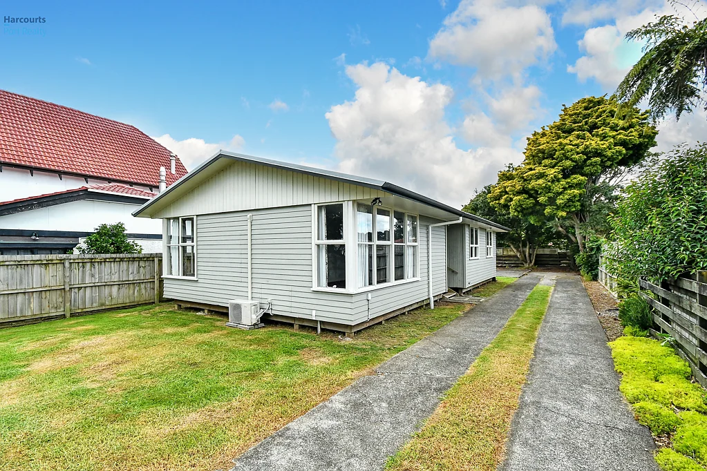 15 Racecourse Road, Waiuku, Franklin, Auckland