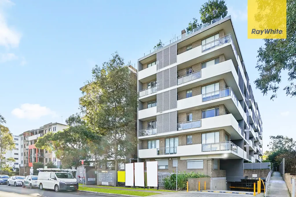 Modern Ground Floor Apartment with Private Courtyard Access