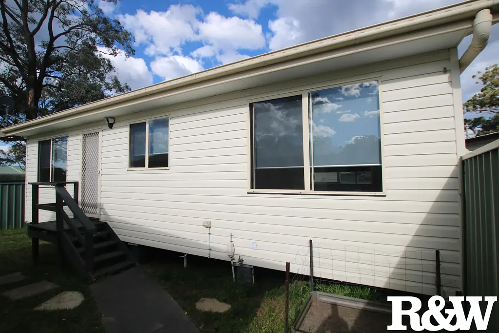 WELL PRESENTED GRANNY FLAT