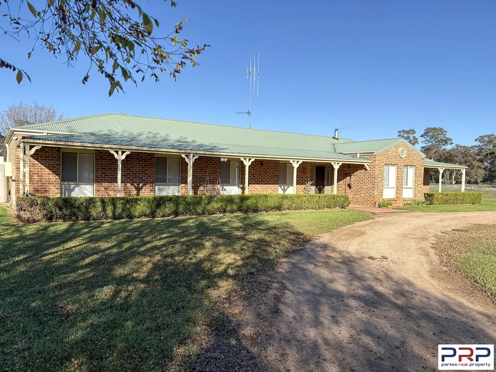 Parkes 5ਬੈੱਡਰੂਮ Lifestyle Acreage with Space and Comfort