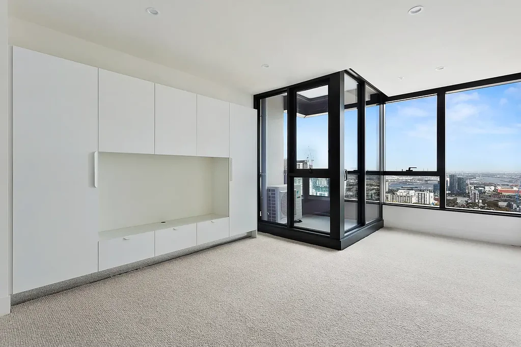 ENJOY THE CITY LIFESTYLE WITH THIS TWO BEDROOM APARTMENT!