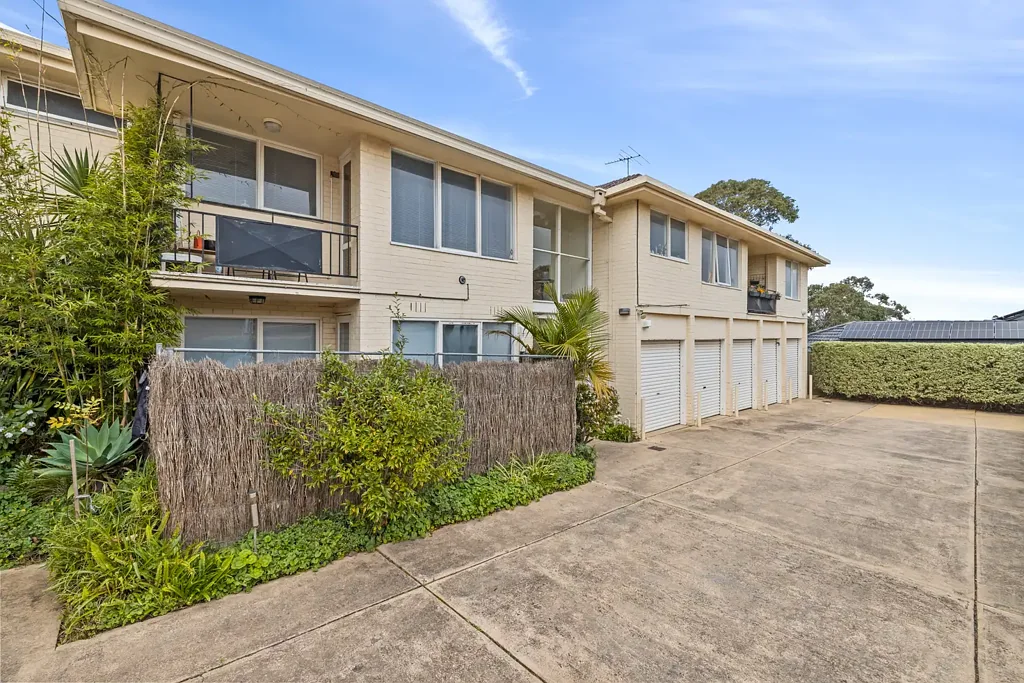 Stylish & Convenient 2-Bedroom Unit in the Heart of Ormond