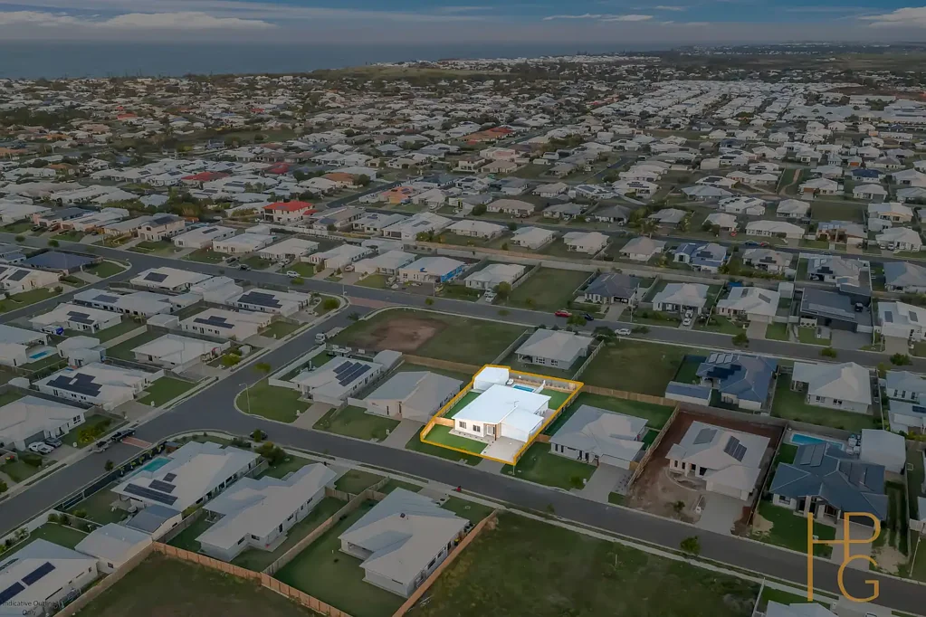 Bargara 4房  Coastal Entertainer with Pool, Shed & Multiple Living Areas