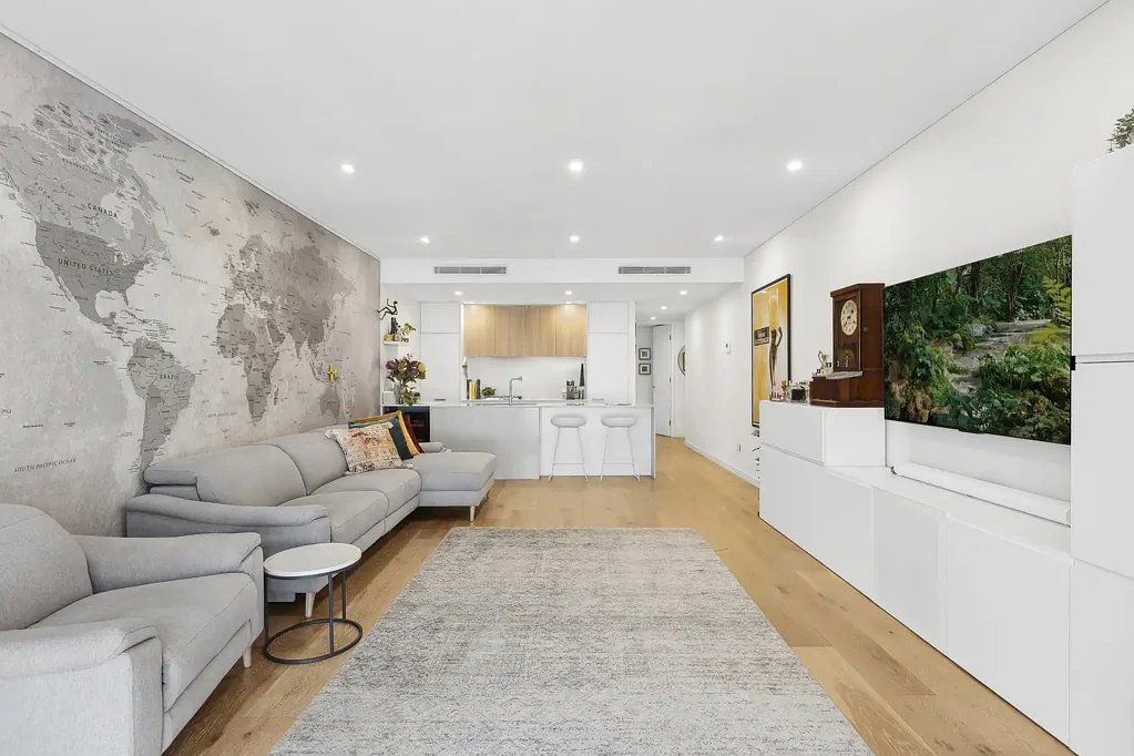 Quiet Modern Urban Retreat entry via Grosvenor Lane
