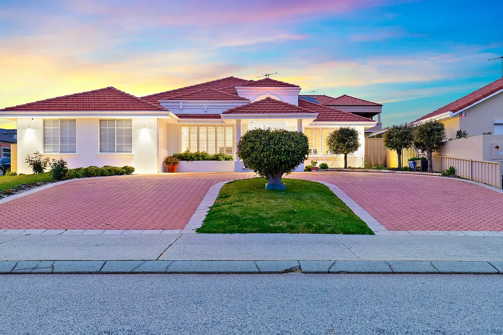 2 Charlotte View, Coogee, WA 6166