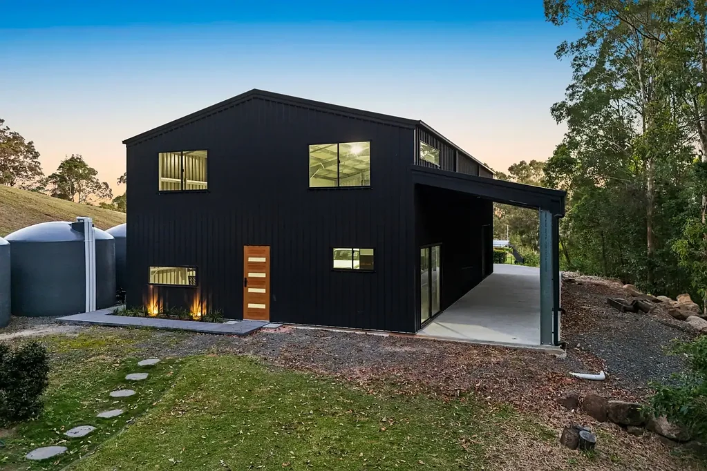 Glenview Premium Acreage Landholding with Glasshouse Views