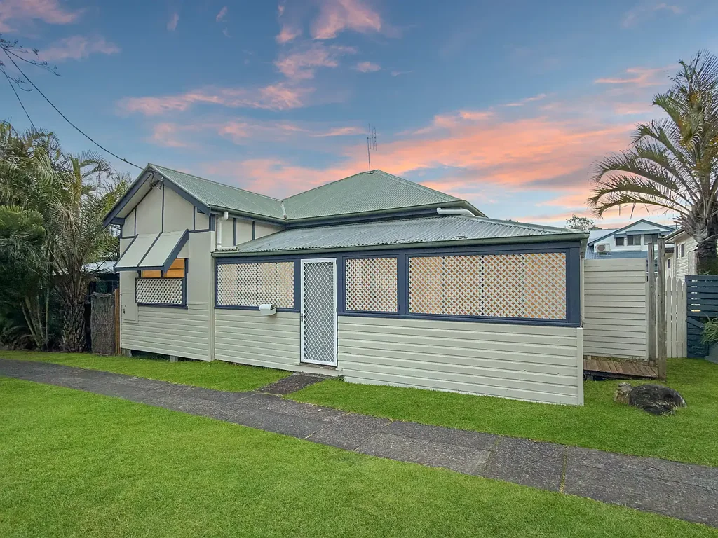 Classic Byron Beach House with Flexible Living