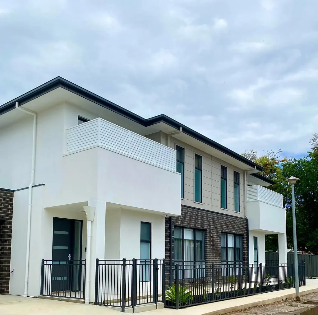 VIEWING IS RECOMMENDED TO APPRECIATE THIS CENTRAL LOCATION AND NEAR NEW RESIDENCE -  TOWNHOUSE 3