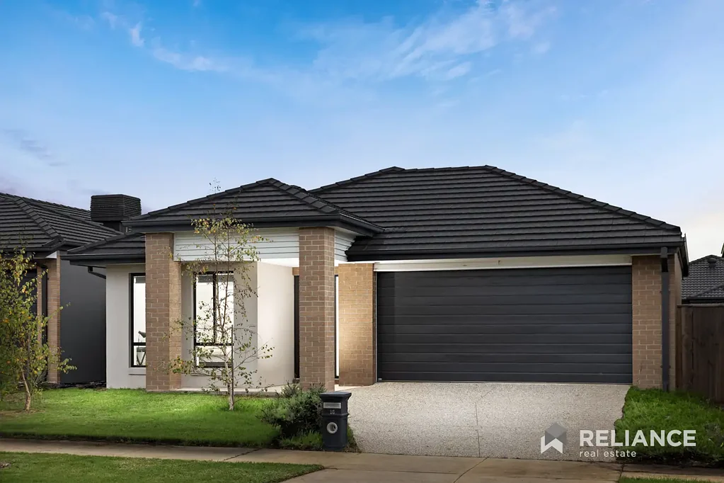 Wyndham Vale 4chambre A Masterclass in Modern Luxury - Steps from Schools, Station and Shops!