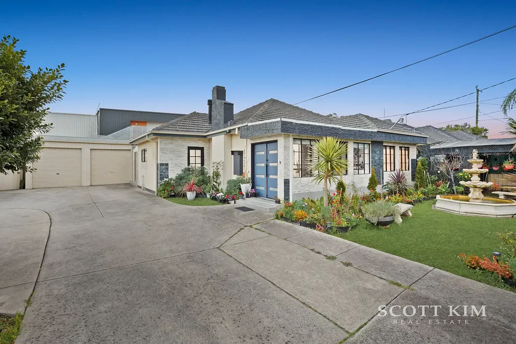 Dandenong 3Zimmer Bright & Spacious Front Home with No Owners Corporation