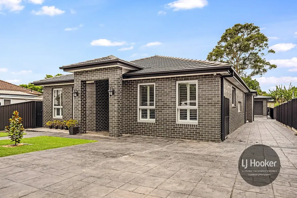 Guildford 6房 全新双居住宅 847sqm全围栏地 多代同堂设计 Miele电器 Smeg灶具 开放式空间 邻近学校交通 Newly Built Luxury Family Home with Granny Flat – 847.3 SQM