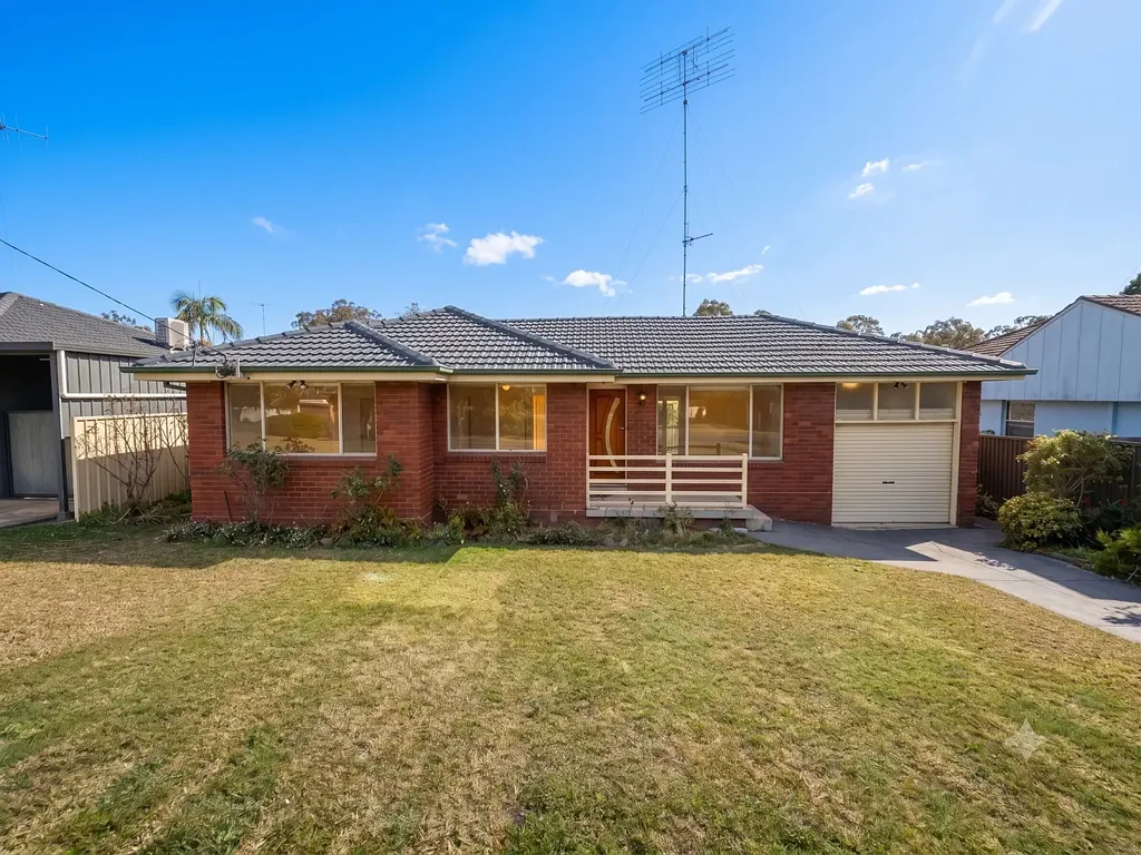 STUNNINGLY RENOVATED GEM IN SOUTH PENRITH!