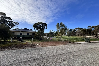 Bolgart 3房  Triple Title Opportunity in the Heart of Bolgart – Endless Potential Awaits!