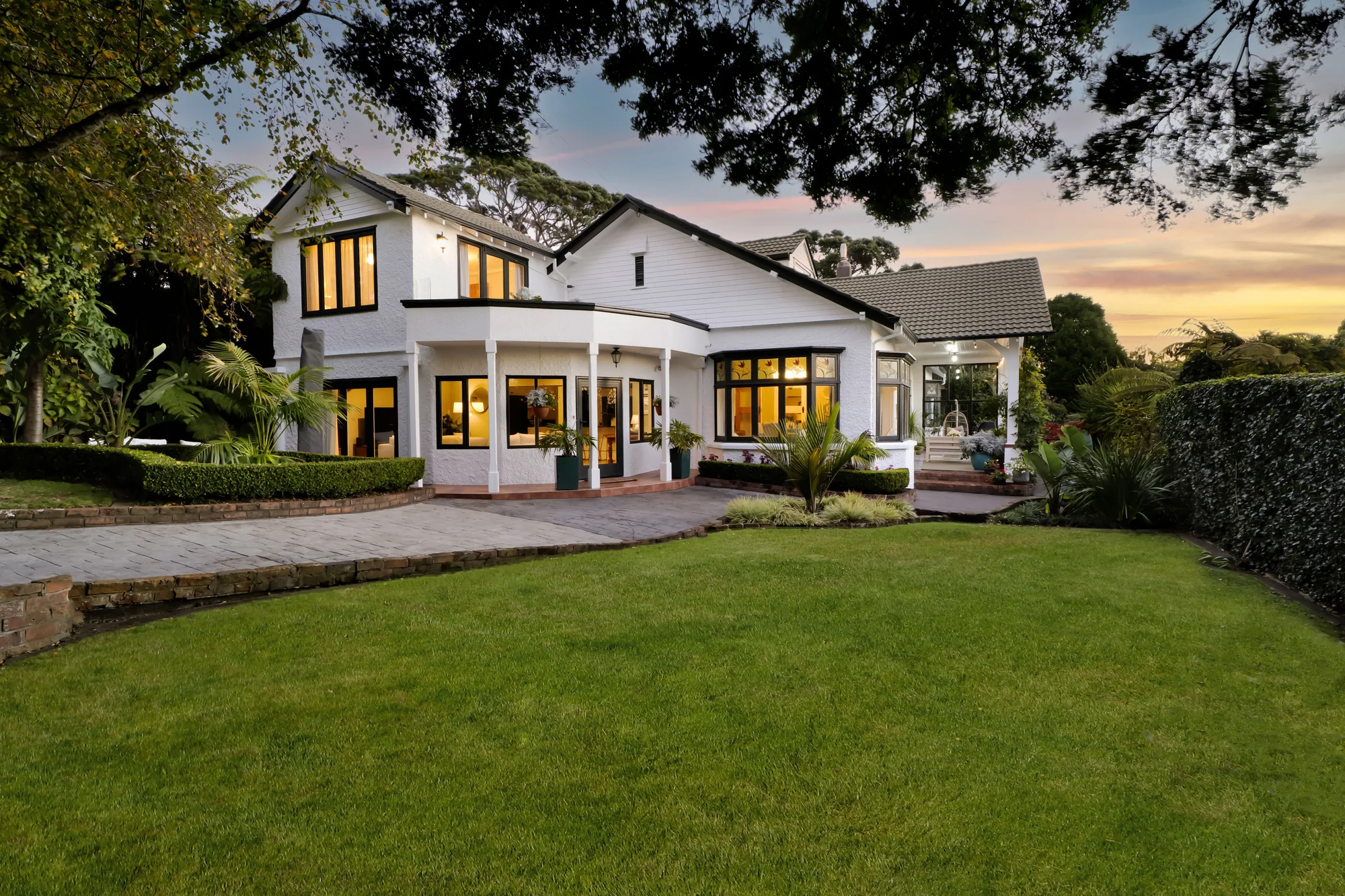New Plymouth Central 5 Bedroom Exceptional location - grand, elegant and private