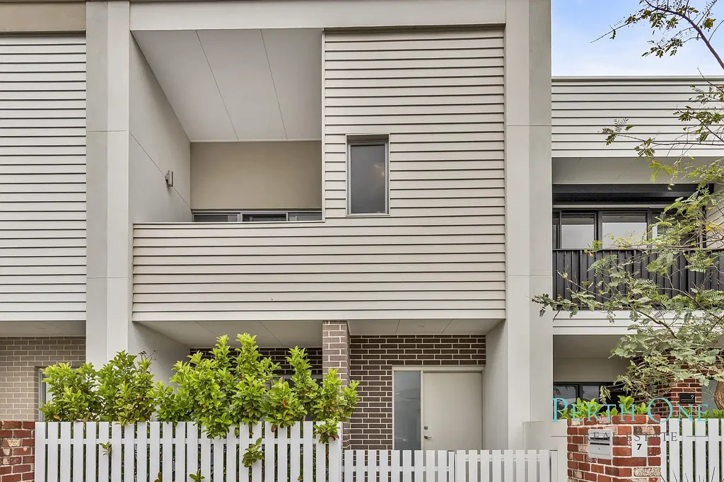 Modern Double-Storey Living in the Heart of Calleya!!
