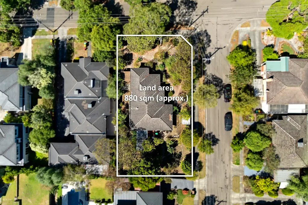 Doncaster East 3 Bedroom Corner the Success on 880 sqm (approx.)