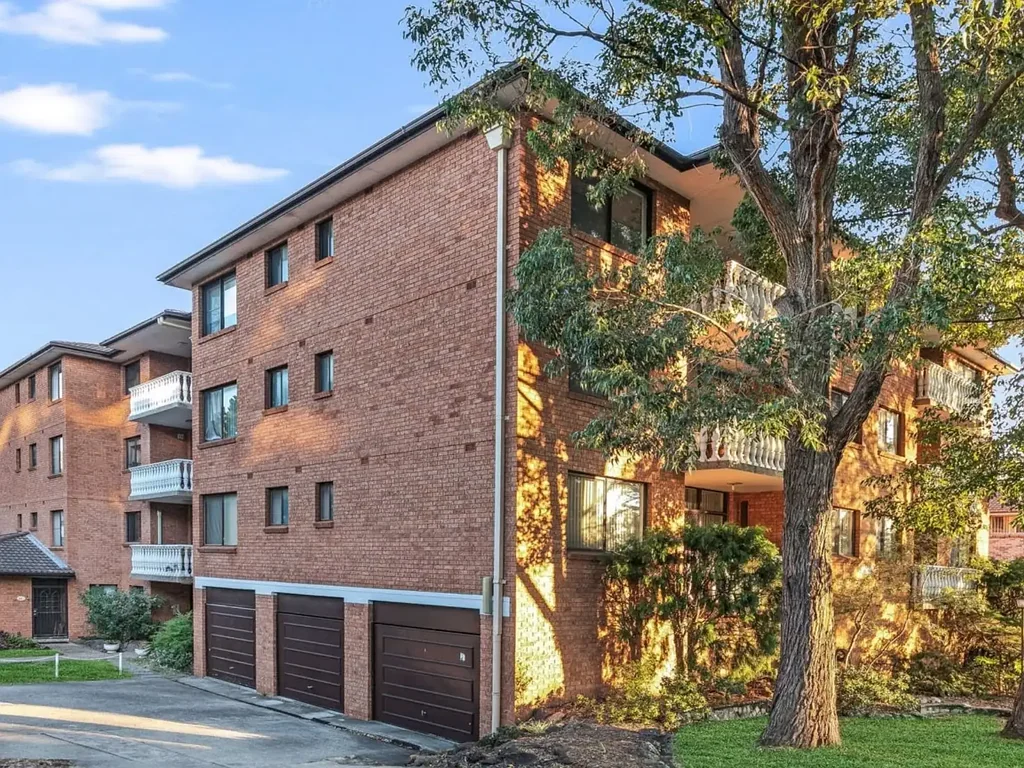 Secure double brick apartment of great convenience