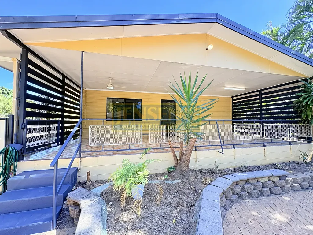 Charters Towers City 4Zimmer Tropical Haven – Family Living with a Pool