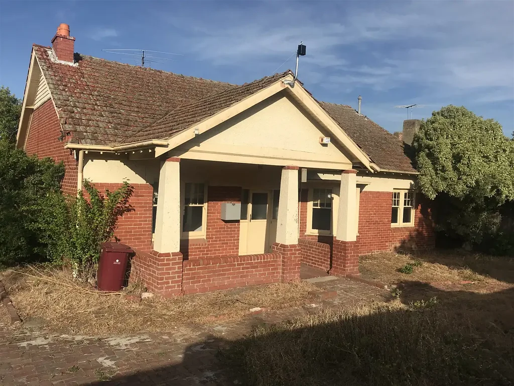 5BR large house near Train in Malvernn Rd Glen Iris Available now !