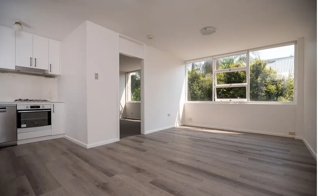 Modern North Facing One Bedroom Apartment in Fairlight's Prime Location!