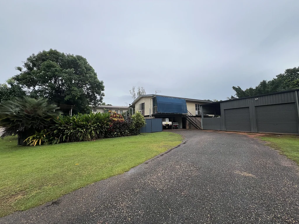Trunding 3Kwarto HIGHSET HOME WITH LARGE 3 BAY SHED AND MEZZANINE