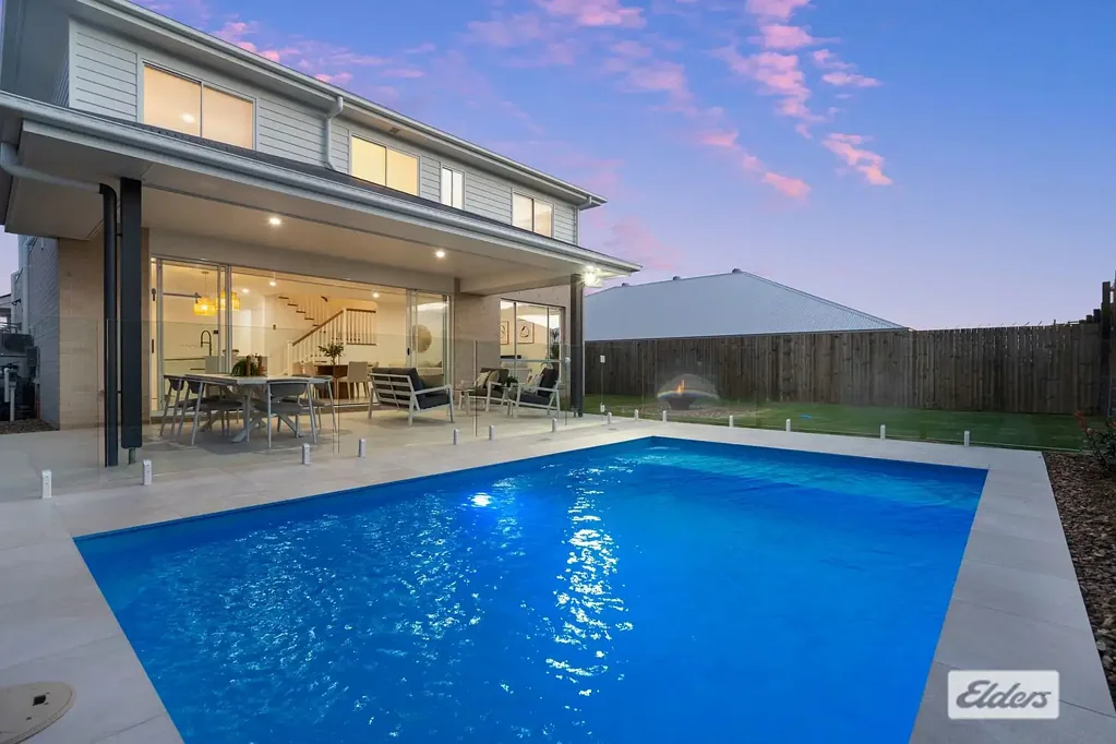 Redland Bay 5Zimmer Refined Luxury Living with Designer Finishes, Triple Garage and Pool