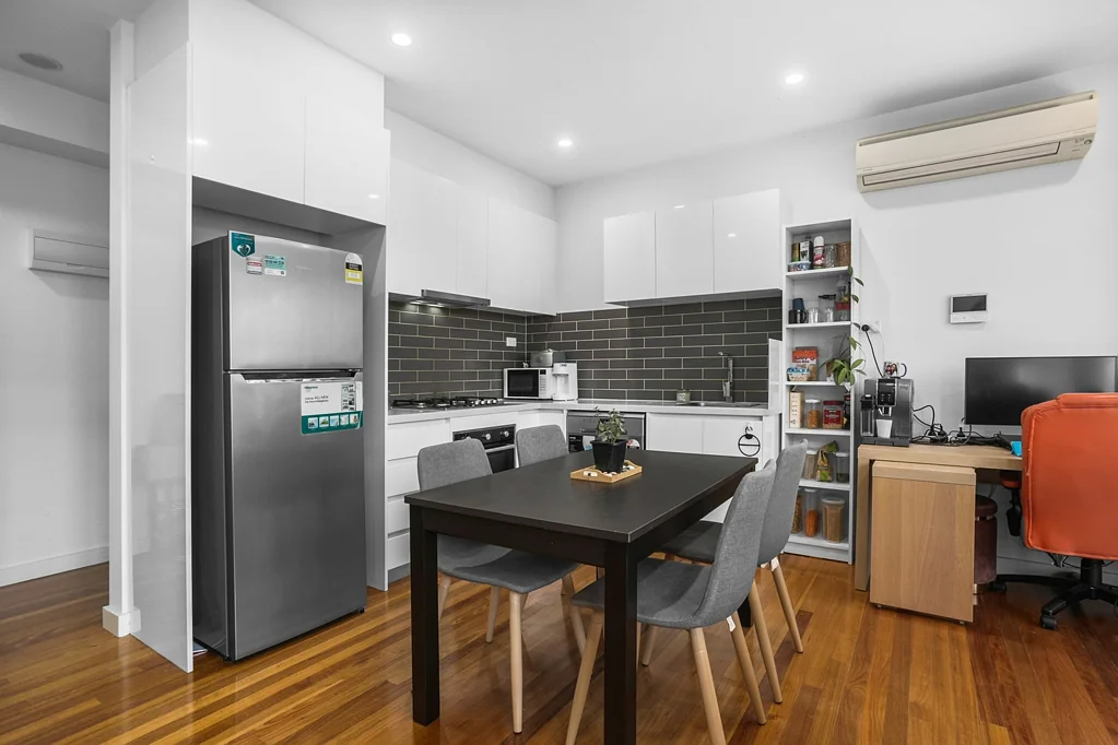 Modern & Light-Filled Apartment in Prime Clayton Location