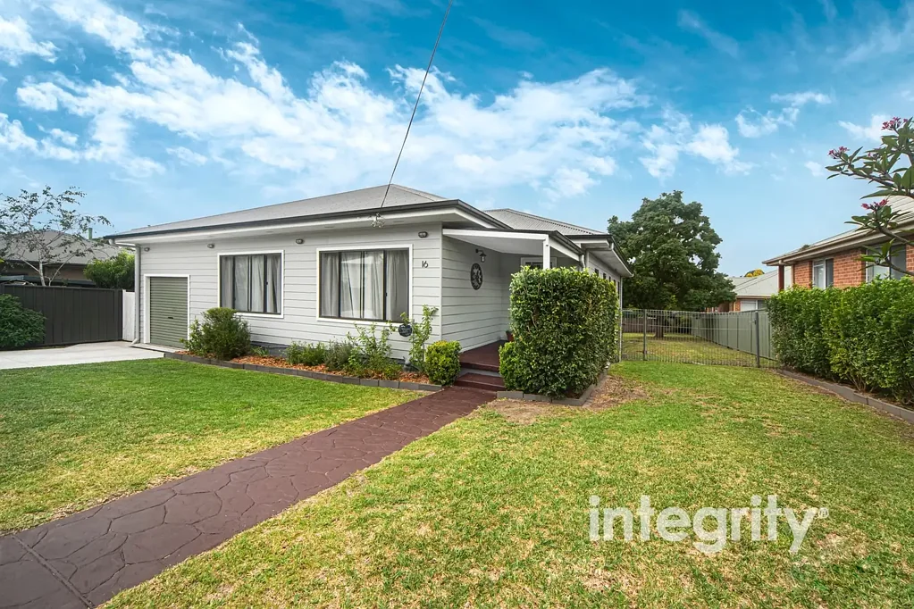 16 Oliver Parade, Nowra, NSW 2541