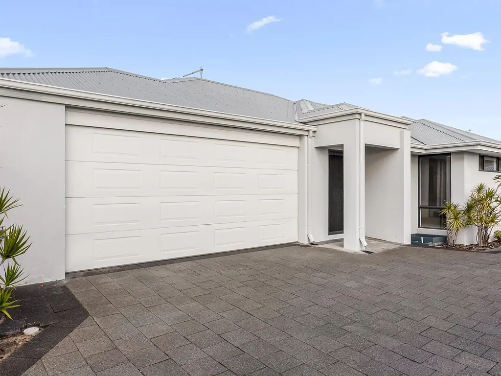 Spearwood 3ห้องนอน Freshly updated home in premium location!
