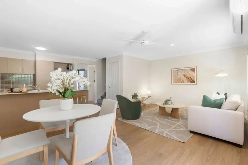Upper Mount Gravatt 3Moenga OVERSIZED townhouse immaculately presented