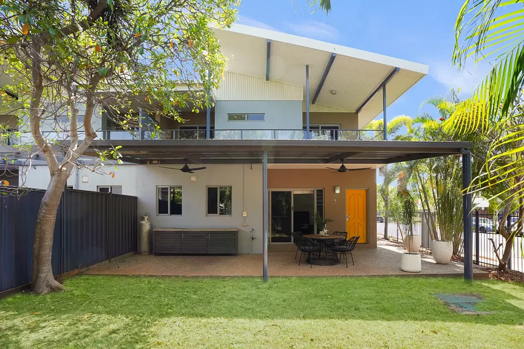 Bayview 3房  Polished executive duplex steps from Bayview Marina!