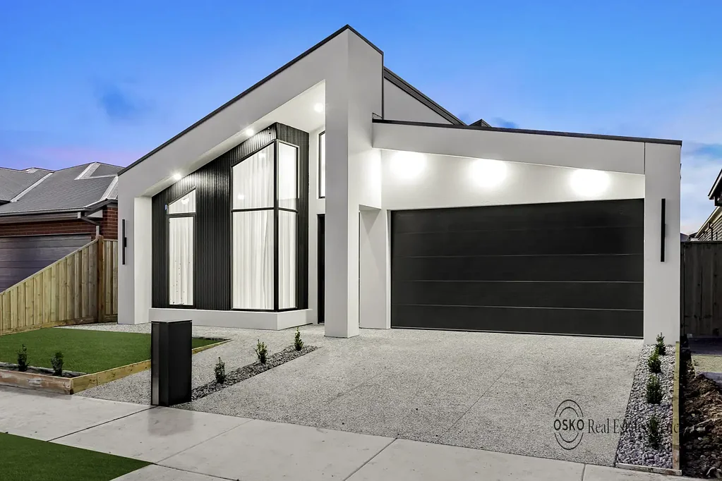 Fraser Rise 4Phòng ngủ Grand Park-Facing Luxury with a Spectacular 4.8m Entrance | Brand New Family Masterpiece in Aspire Estate
11 Gangur Way, Fraser Rise VIC