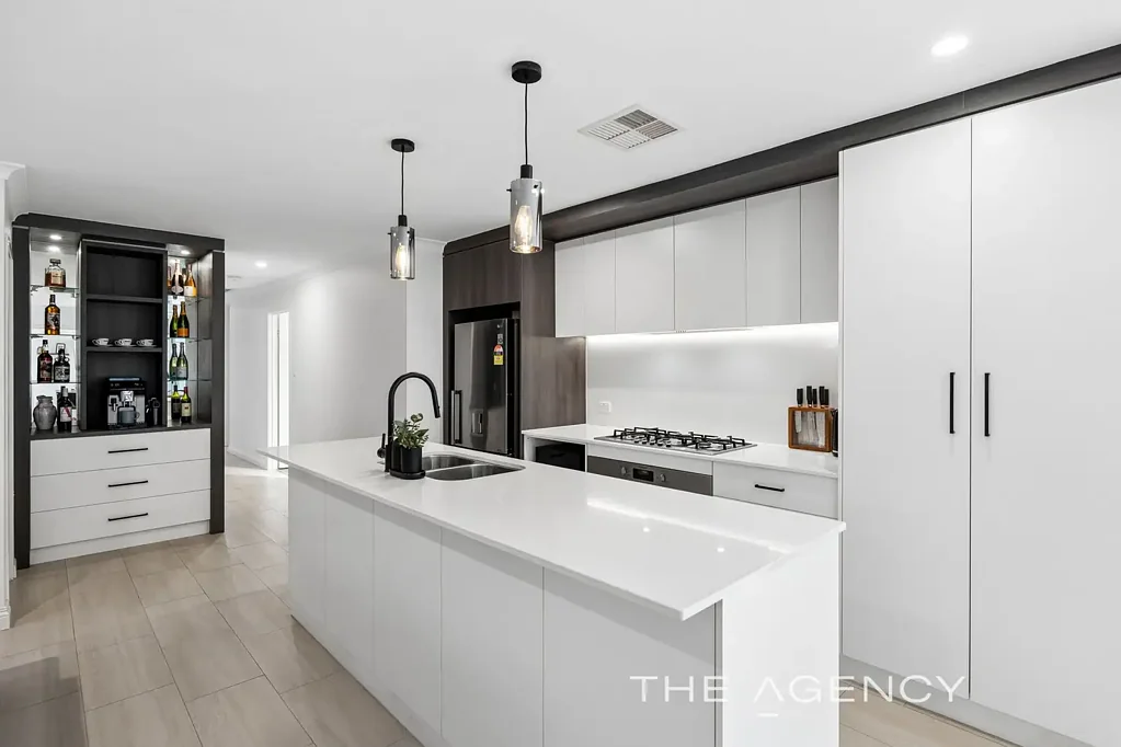 Sinagra 3部屋 3 BEDROOM PLUS STUDY & THEATRE - A GREAT SIZE FAMILY HOME!!!