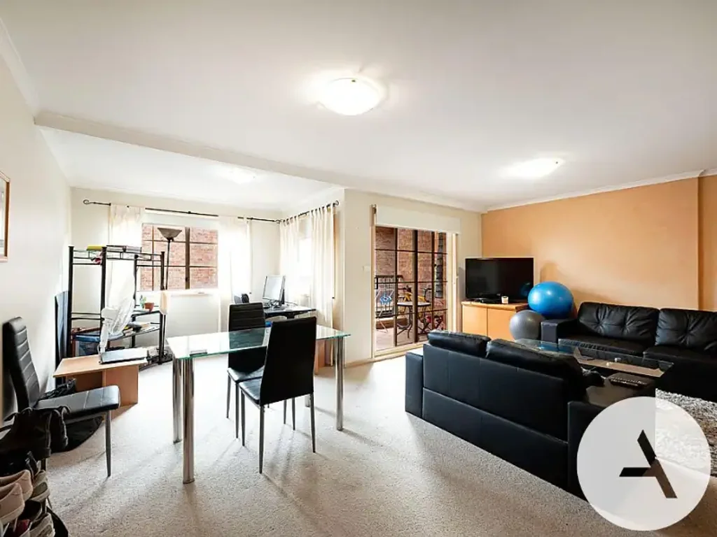 Fully Furnished 2-Bedroom Split-Level Apartment in Prime Braddon