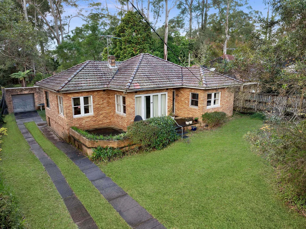 Turramurra 2房 罕见1460平米地块 20米临街面 70米深度 朝北朝向 拆除重建机会 顶级学区环绕 精英学校云集 地段优越生活便捷 Landmark opportunity ready for a new era