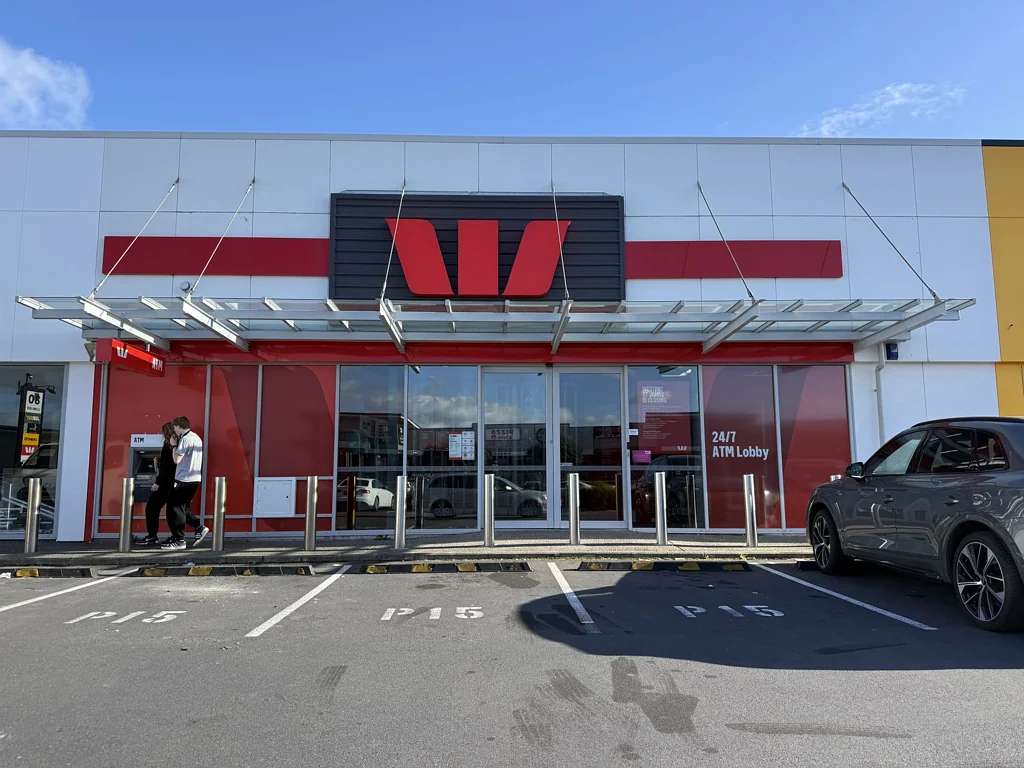 Mount Wellington Lunn Ave Retail