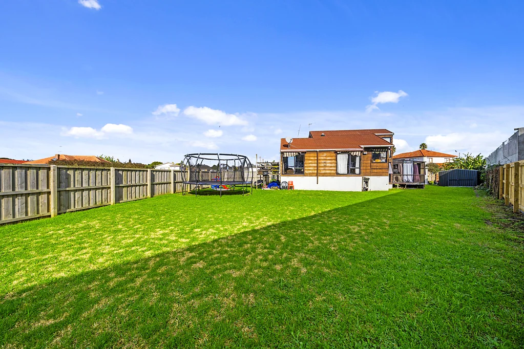 Manukau 3房  939sqm + 3 bed + 2 utility rooms