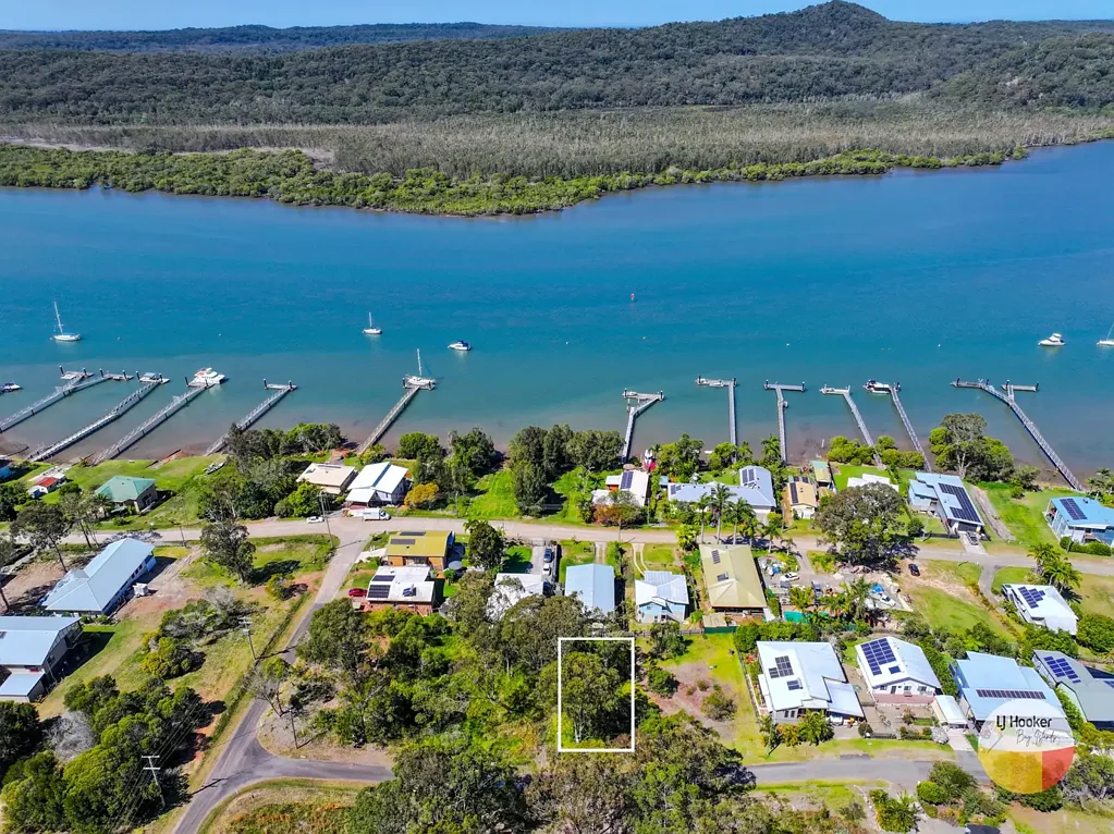 Russell Island PANORAMIC WATER VIEWS - FANTASTIC COASTAL POSITION!