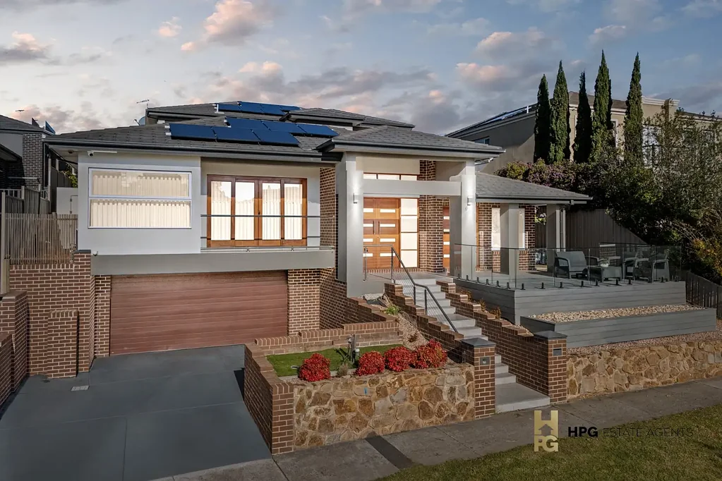 Attwood 4Habitaciones The Trinity Effect: Three Levels, One Standout Home