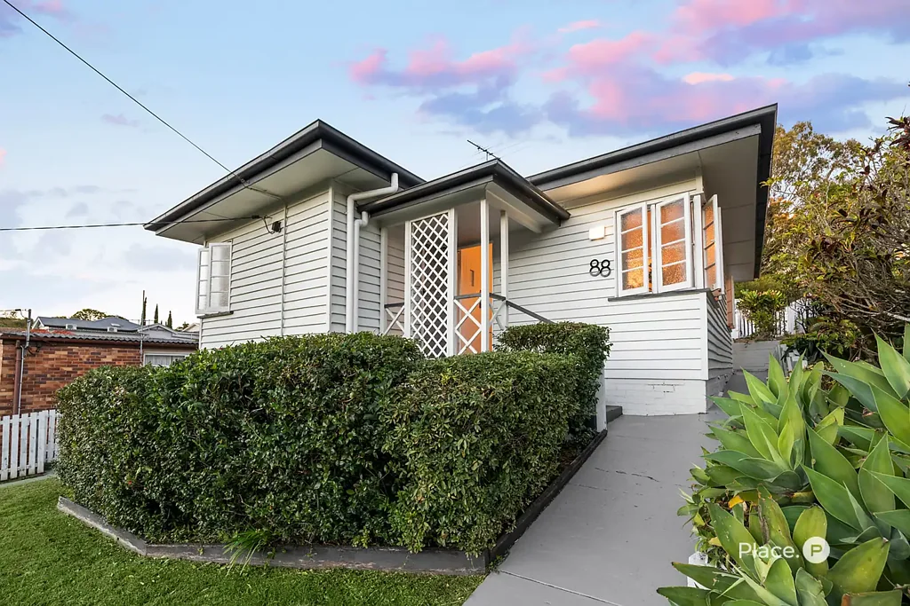 Camp Hill 3 Bedroom Camp Hill Home with Modern Updates on 951m2 Block