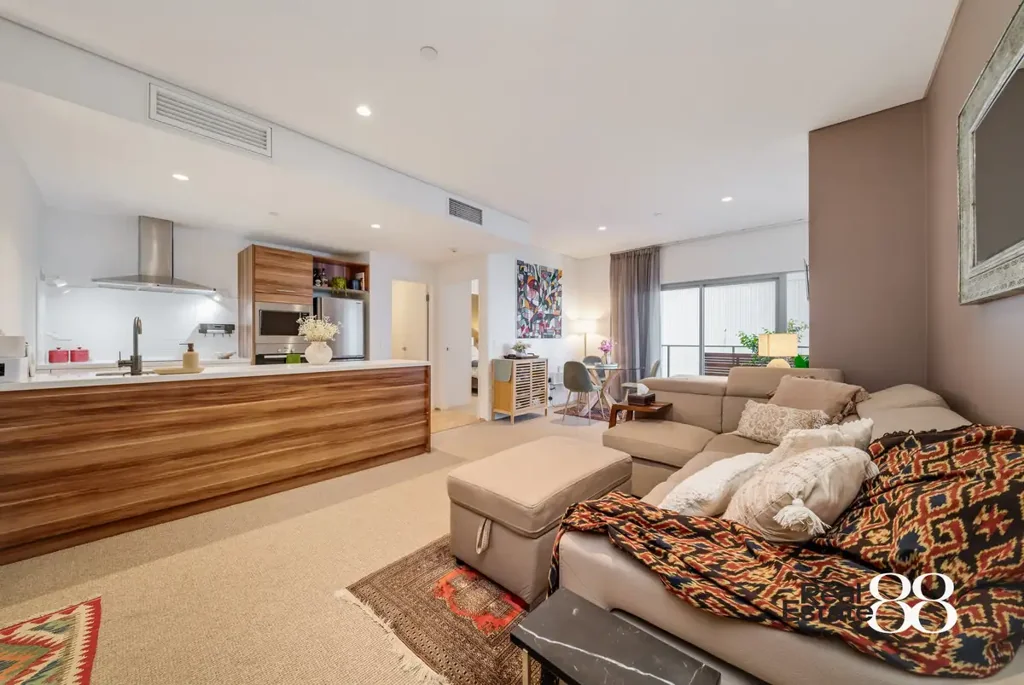 Perth 1房  Stylish Elevated Living With Space, Privacy and Location!