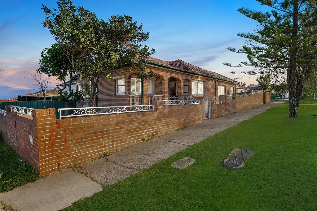 282 Roberts Road, Greenacre, NSW 2190