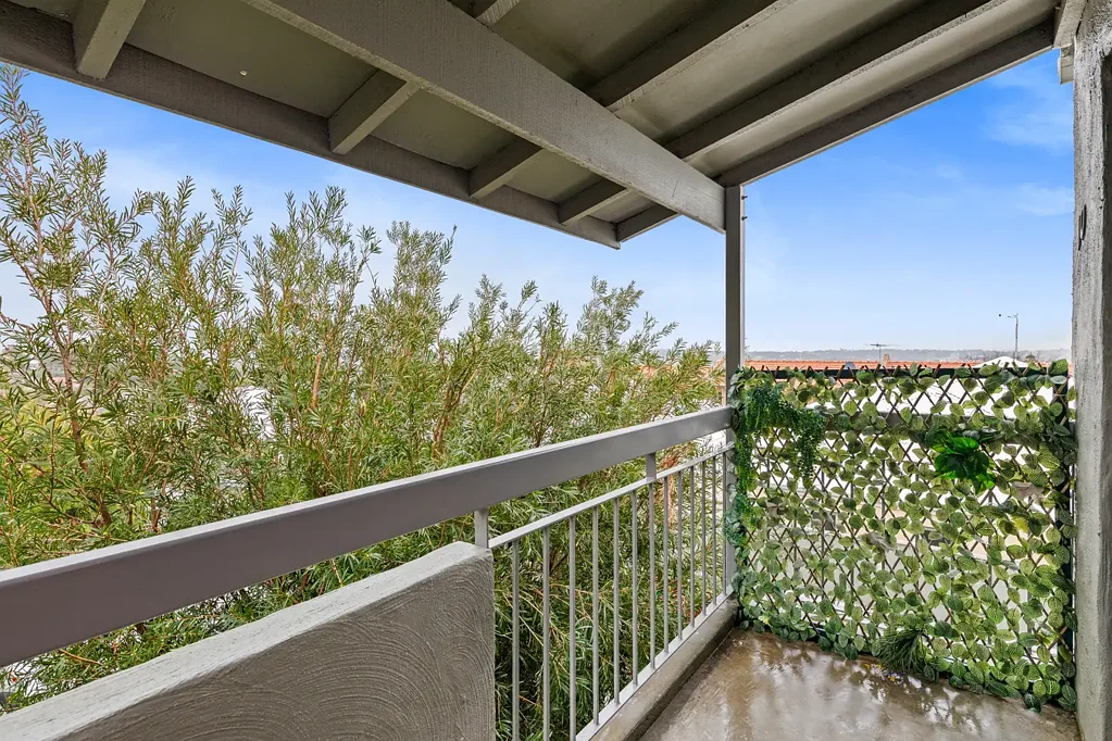 Joondanna 2 Bedroom Stylishly Renovated First Floor Retreat
