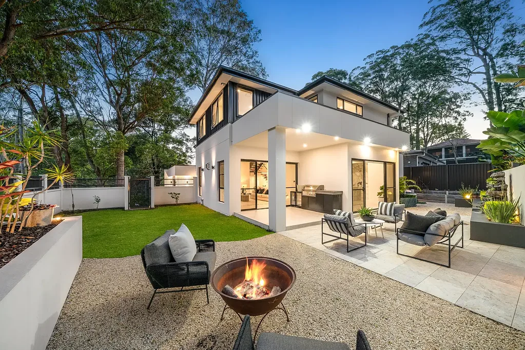 Epping 5غرفة نوم Opulent near new design in exclusive Epping pocket