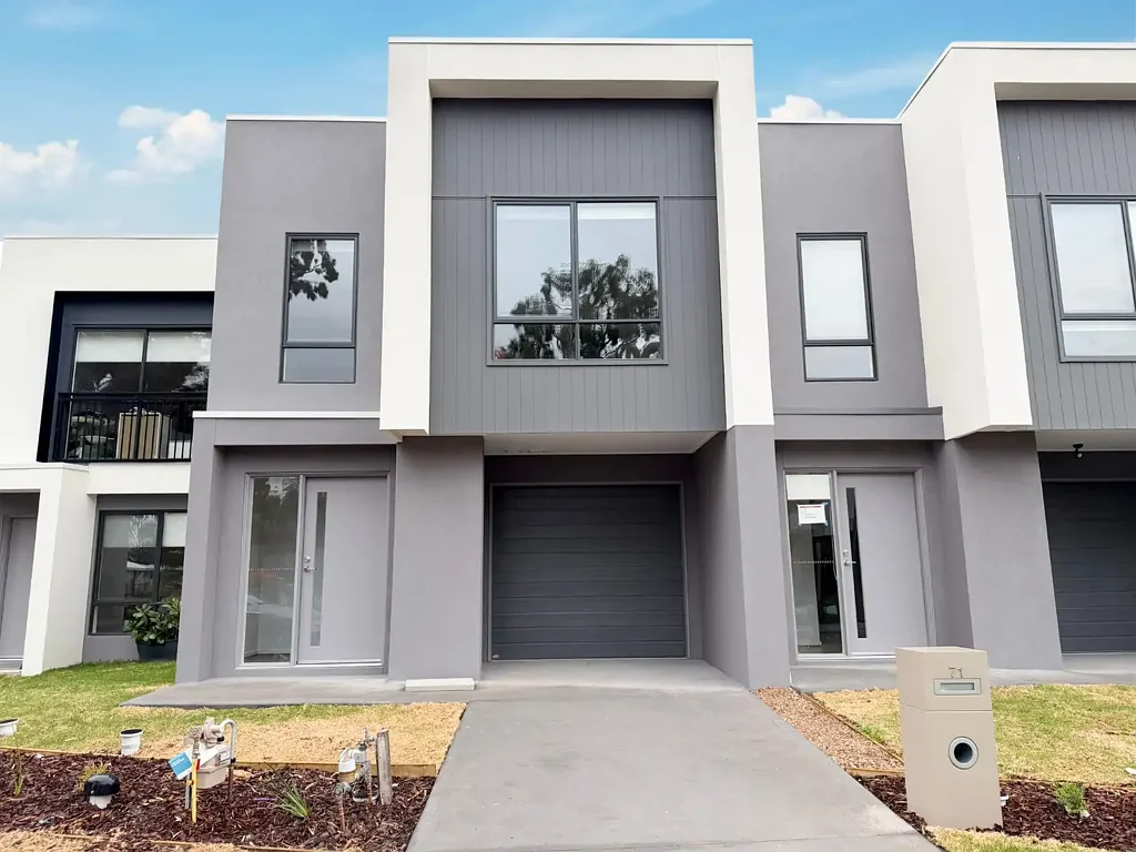 Modern Townhouse Living in Prime South Morang Location