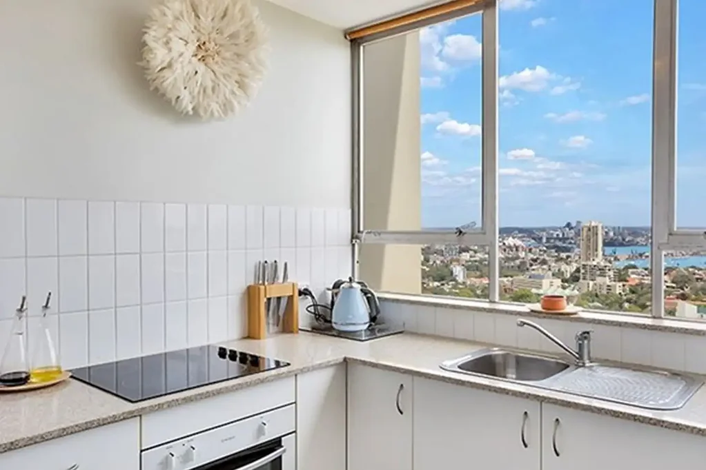 Spacious 1-Bedroom Apartment with Panoramic Views