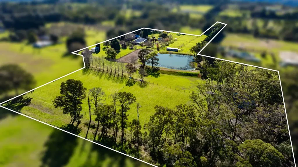 Somersby 4ห้องนอน Exceptional 15-Acre Equestrian Estate with Luxury Country Residence